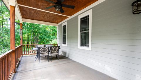 698 Maple Springs Ln