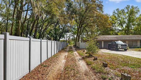 902 TWO HOUSES LANE