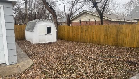 8312 S KENWOOD Avenue