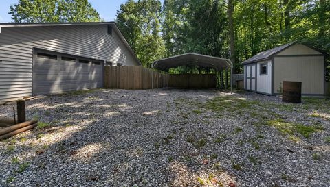 28 Coon Tail Rd