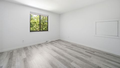 5864 N Oval