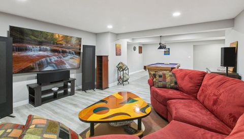 5833 Creek Valley Rd