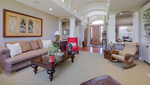 4209 N Oak Pointe Ct NE