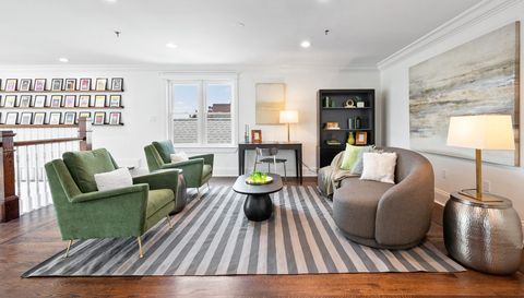 840 W Buckingham Place