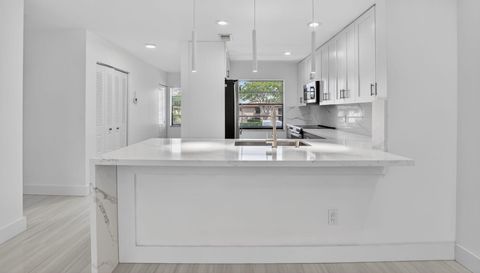 9272 Vista Del Lago
