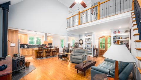 698 Maple Springs Ln