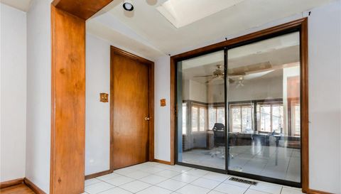 913 E Chain Of Rocks Road