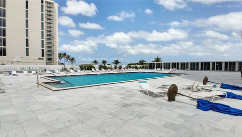 5601 Collins Ave