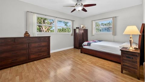 233 NW MADISON CIRCLE N