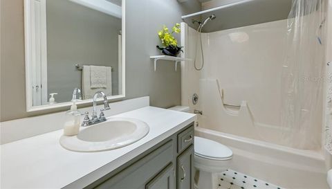 2 Vista Gardens