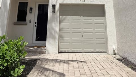 715 SW 4th Ave