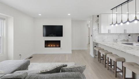 2198 N Oakbrook Circle