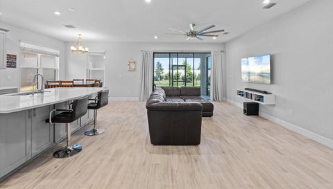 4512 CRESTPOINT Wy