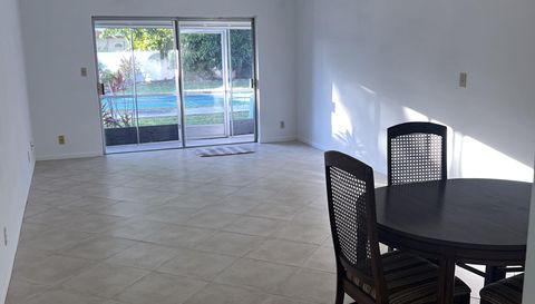 3250 NW 85th Ave APT 7