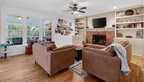 312 E Shepard Ln
