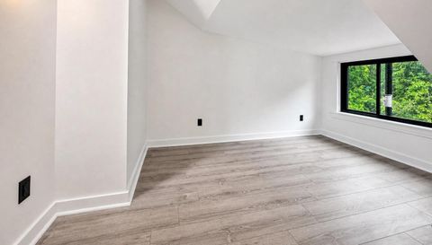 5167 Main St