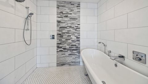 2712 W Sunnyside Avenue