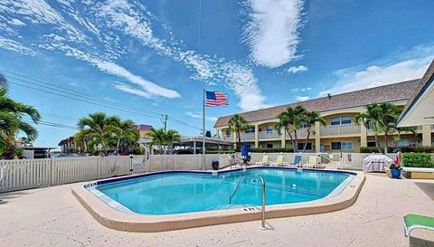 1400 Tarpon Center