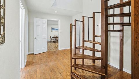 6611 Crooked Creek