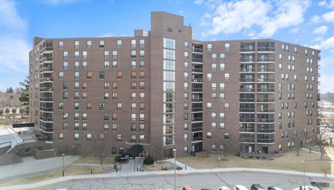 6615 Lake Shore Drive S