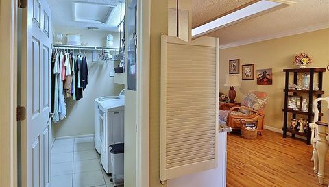 865 MACLAREN DRIVE N