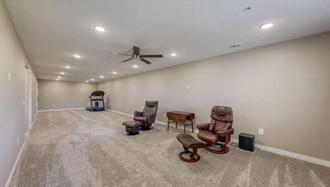 698 Shardlow Place NE