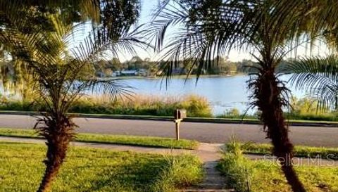 305 LAKESIDE AVENUE