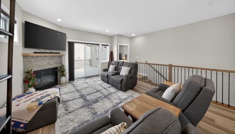 698 Shardlow Place NE