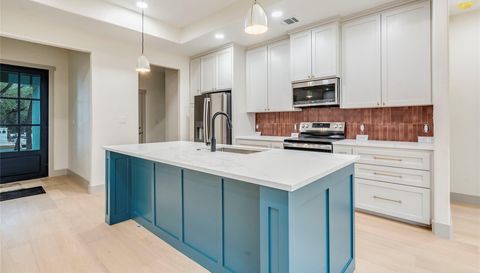 8 Huisache LN