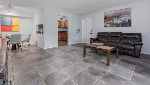 3083 N Oakland Forest Dr