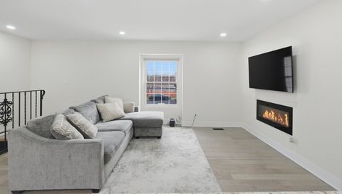 2198 N Oakbrook Circle