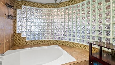 913 W Van Buren Street