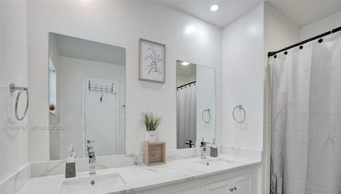 395 89th Ln