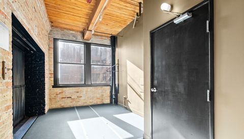 913 W Van Buren Street