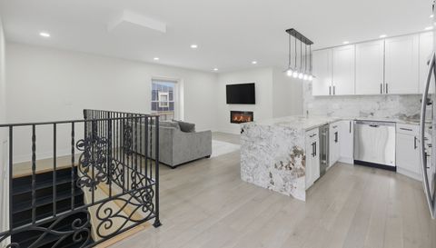 2198 N Oakbrook Circle