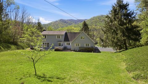 29 Small Mountain Dr