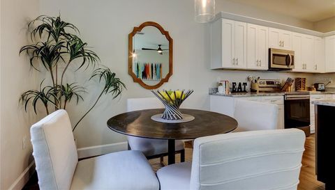 204 N MANHATTAN AVENUE