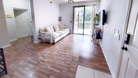 2204 Myrtlewood Cir E