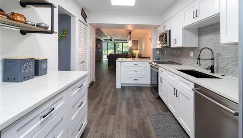 523 BAYPORT WAY