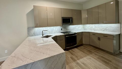 782 S Pennsylvania Ave