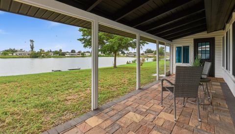 412 W Shade Dr