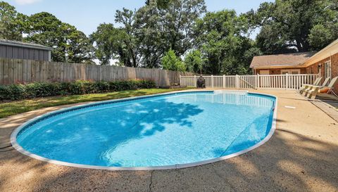 2932 Squire Ln