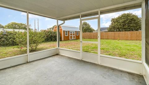 1399 Helliwell St NW