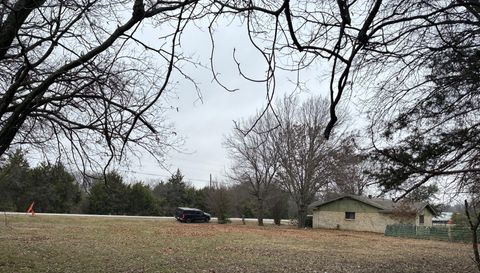 1118 N Lancaster Hutchins Rd