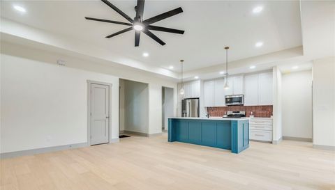 8 Huisache LN