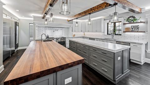 2712 W Sunnyside Avenue