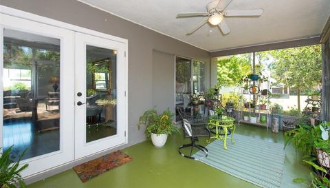 25 HARBOR WOODS CIRCLE