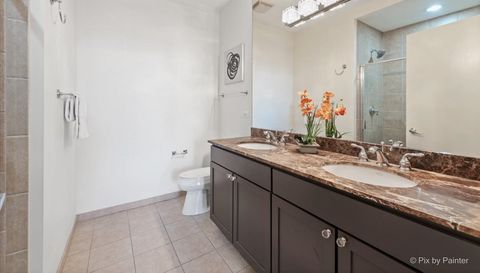 700 N LARRABEE Street