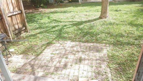 1528 Se 24th Ct