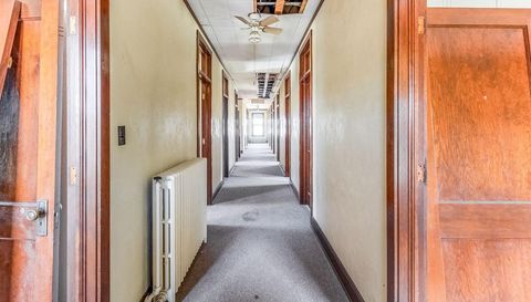220 Lakeshore Drive E